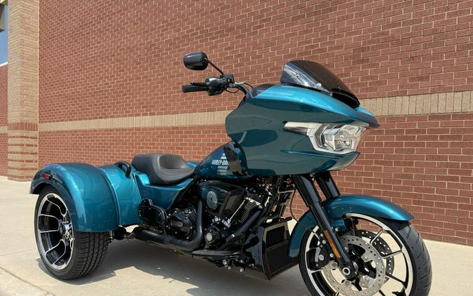 2026 Harley-Davidson® Road Glide 3 Teal Thunder / Vivid Black Black Trim
