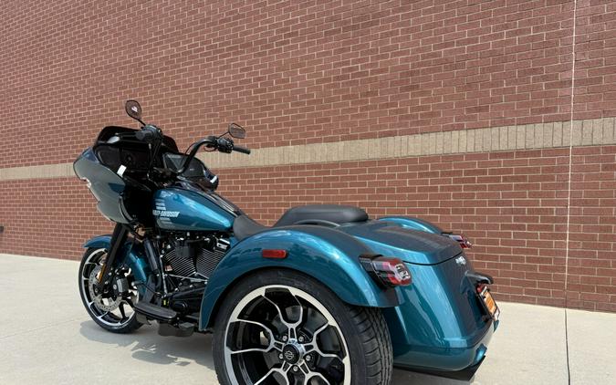 2026 Harley-Davidson® Road Glide 3 Teal Thunder / Vivid Black Black Trim