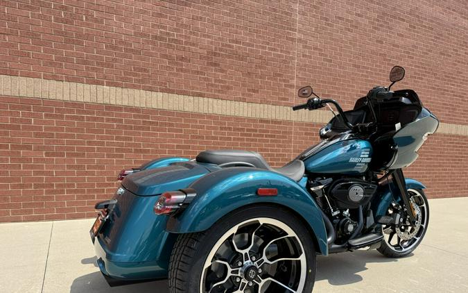 2026 Harley-Davidson® Road Glide 3 Teal Thunder / Vivid Black Black Trim