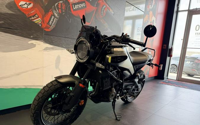 2024 Husqvarna® Svartpilen 401