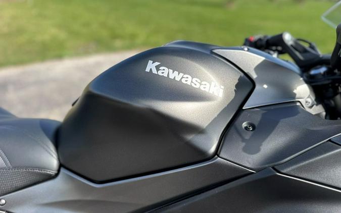 2022 Kawasaki Ninja 650 Metallic Matte Graphenesteel Gray