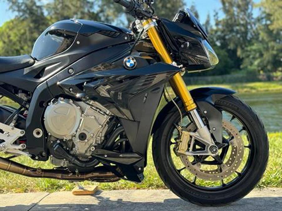 2016 BMW S 1000 R