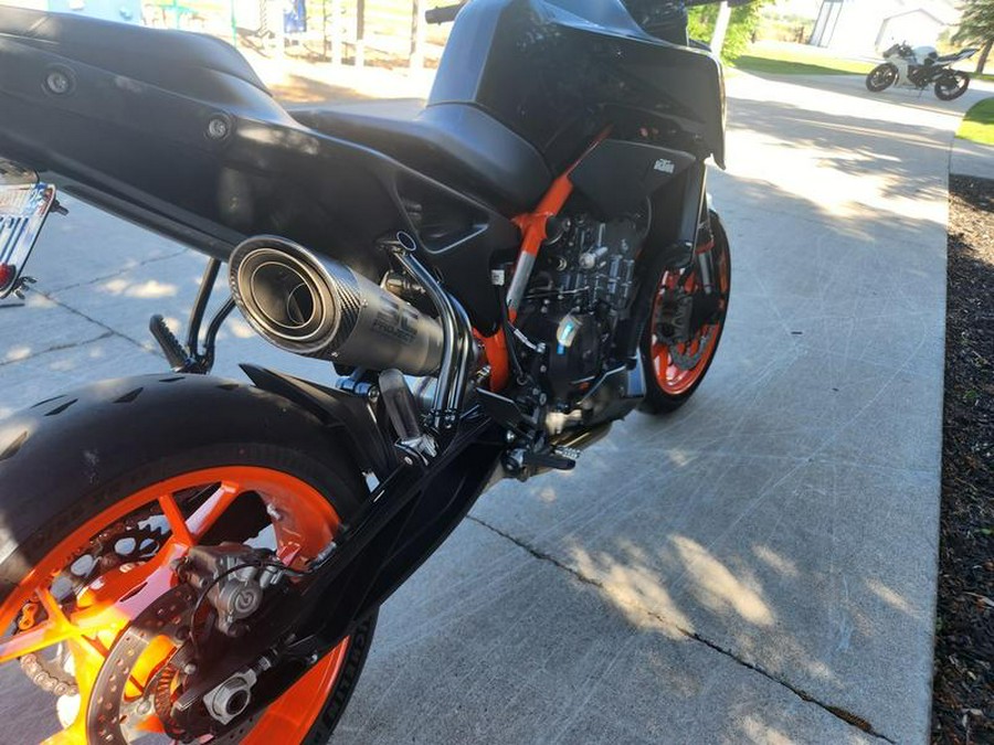 2023 KTM 890 Duke R