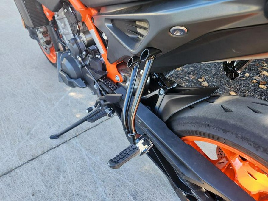 2023 KTM 890 Duke R