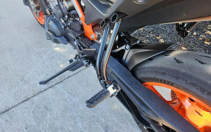 2023 KTM 890 Duke R