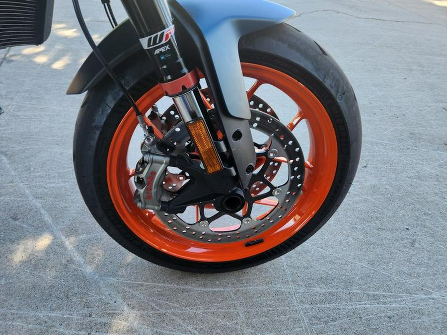 2023 KTM 890 Duke R