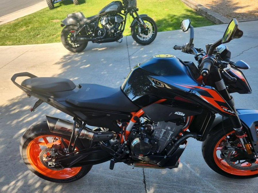 2023 KTM 890 Duke R