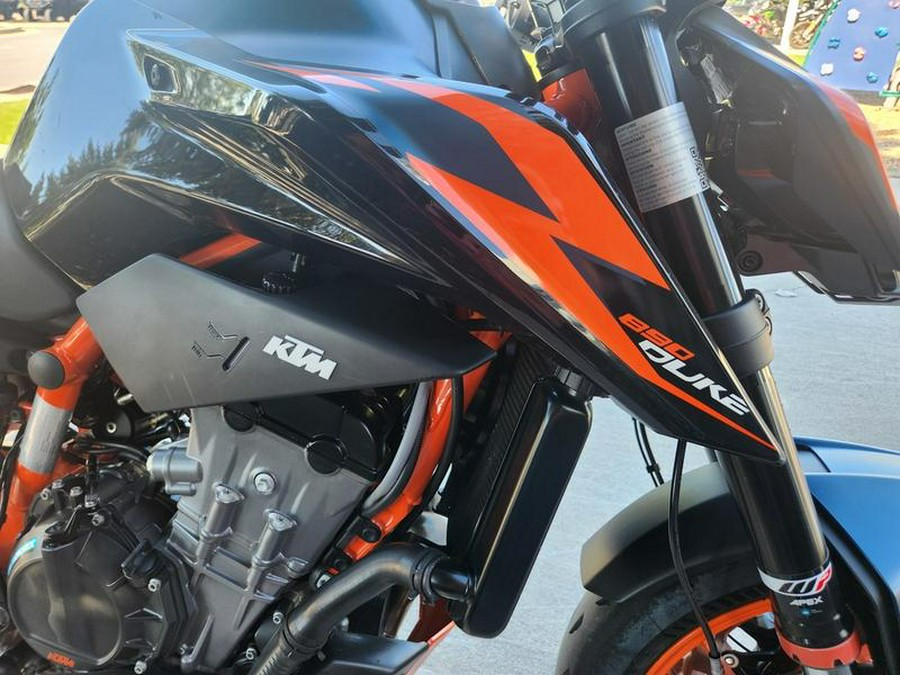 2023 KTM 890 Duke R