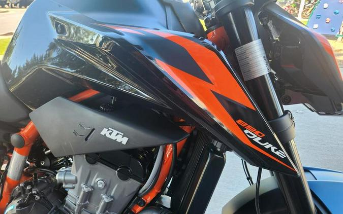 2023 KTM 890 Duke R