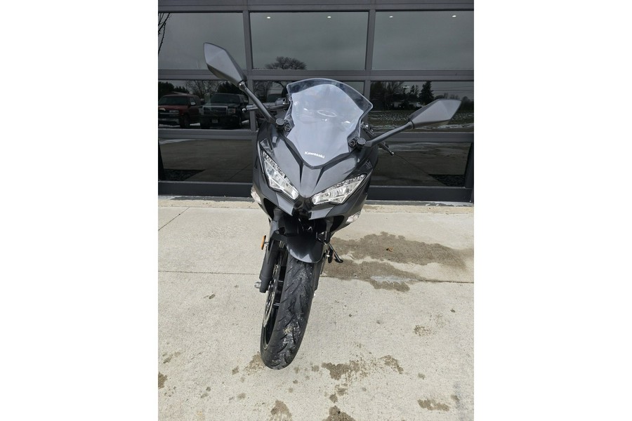 2023 Kawasaki Ninja® 400 Base