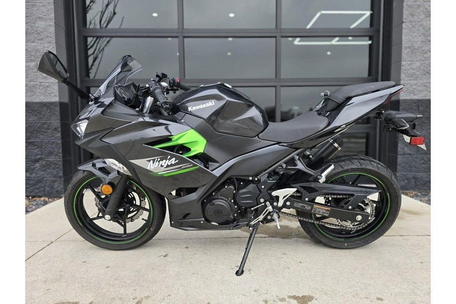2023 Kawasaki Ninja® 400 Base