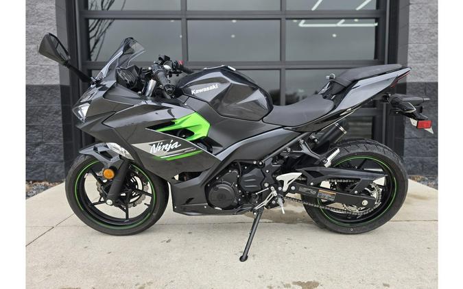 2023 Kawasaki Ninja® 400 Base