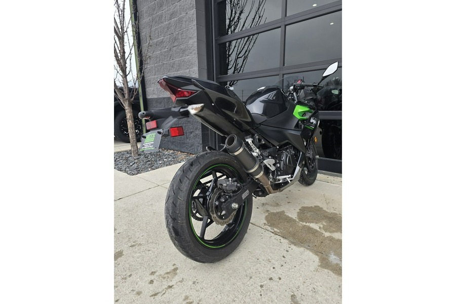 2023 Kawasaki Ninja® 400 Base