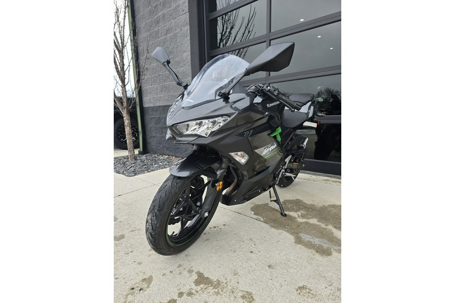 2023 Kawasaki Ninja® 400 Base