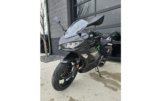 2023 Kawasaki Ninja® 400 Base