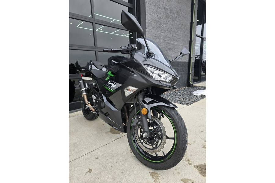 2023 Kawasaki Ninja® 400 Base