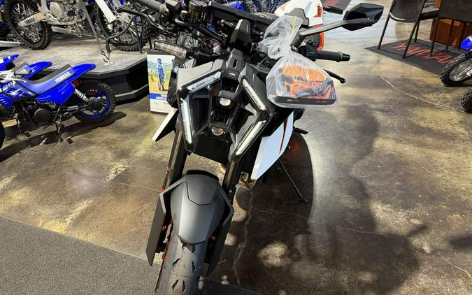 2026 KTM 990 Duke R