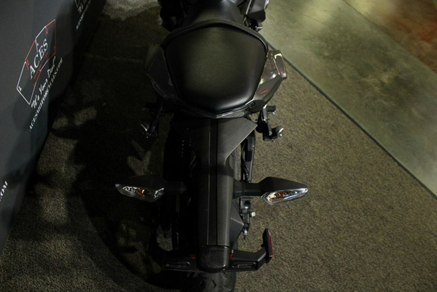 2021 Kawasaki Ninja 650 Metallic Graphite Gray/Metallic Spark Black