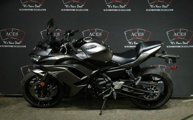 2021 Kawasaki Ninja 650 Metallic Graphite Gray/Metallic Spark Black
