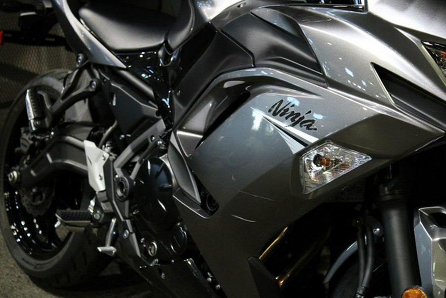 2021 Kawasaki Ninja 650 Metallic Graphite Gray/Metallic Spark Black
