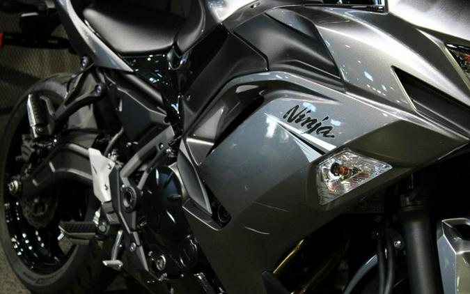 2021 Kawasaki Ninja 650 Metallic Graphite Gray/Metallic Spark Black