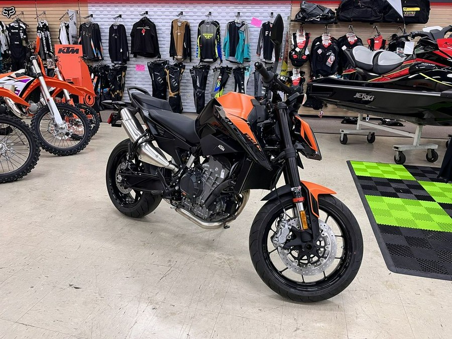 2022 KTM 890 Duke