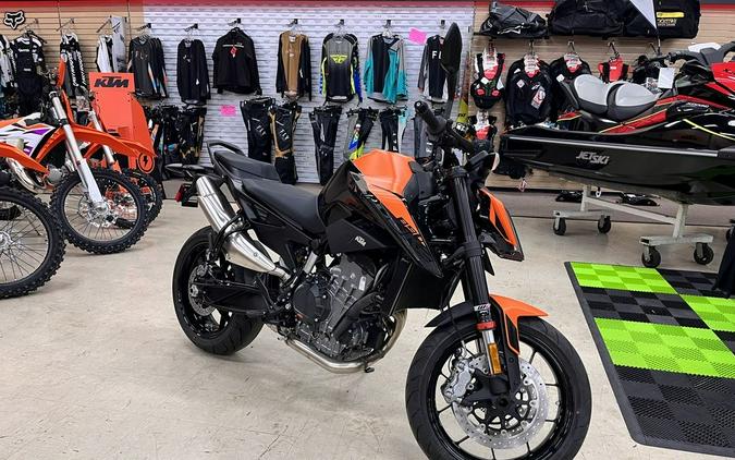 2022 KTM 890 Duke