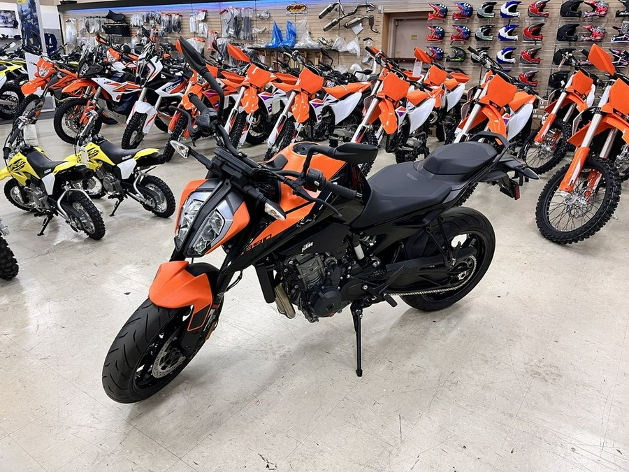 2022 KTM 890 Duke