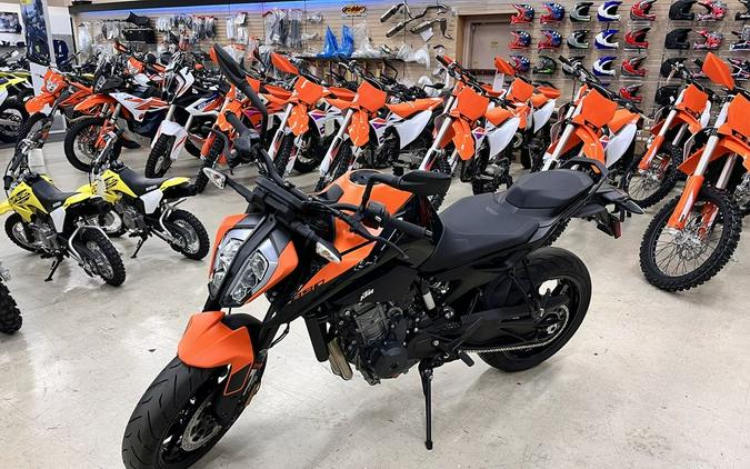 2022 KTM 890 Duke