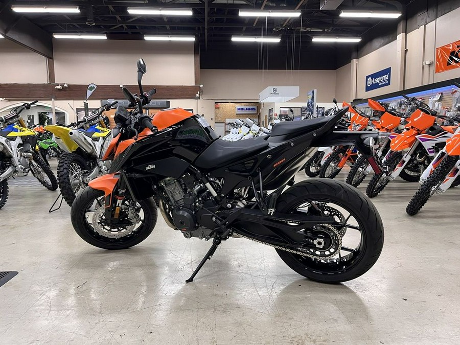 2022 KTM 890 Duke