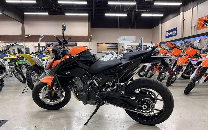 2022 KTM 890 Duke