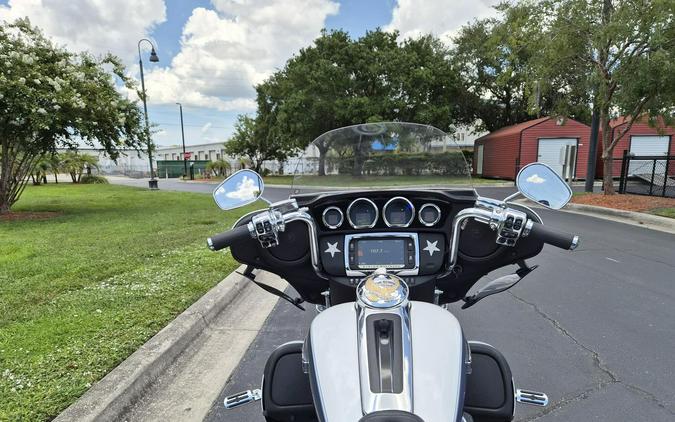 FLHTCUTG 2015 Tri Glide Ultra