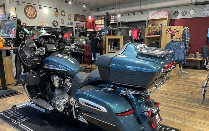 2026 Indian Pursuit Limited 112 W/Powerband Audio Cascade Gre