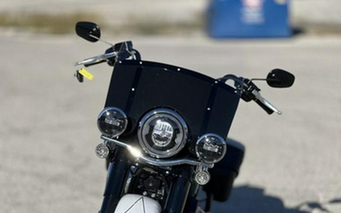 2025 Harley-Davidson Softail FLHC - Heritage Classic
