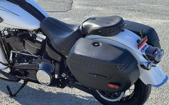 2025 Harley-Davidson Softail FLHC - Heritage Classic