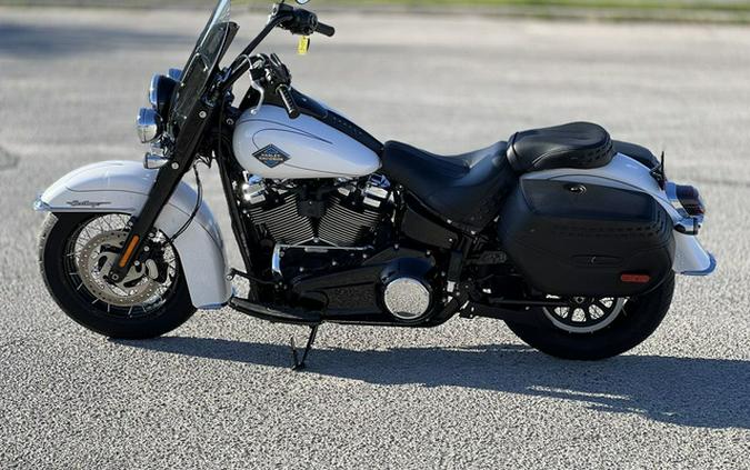 2025 Harley-Davidson Softail FLHC - Heritage Classic