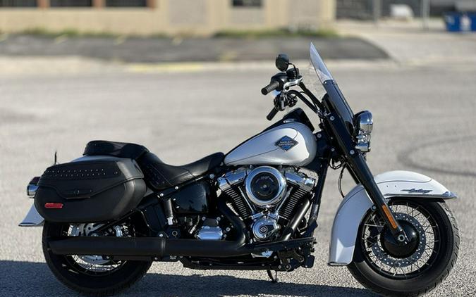 2025 Harley-Davidson Softail FLHC - Heritage Classic