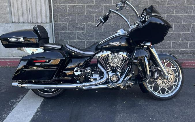 2015 Harley-Davidson® Road Glide® Special BLACK W/ PINSTRIPE