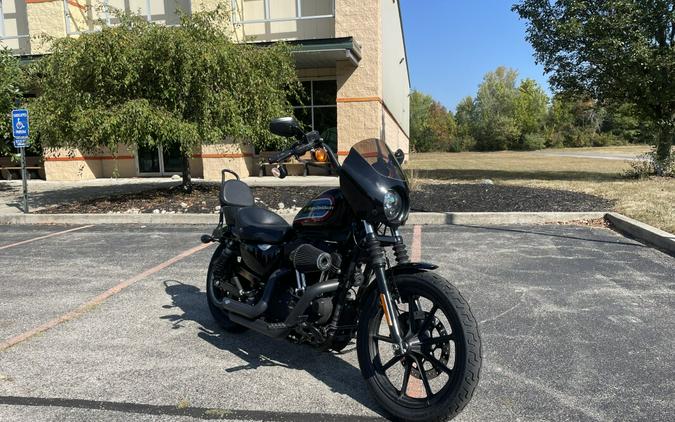 2021 Harley-Davidson® Iron 1200™ Vivid Black