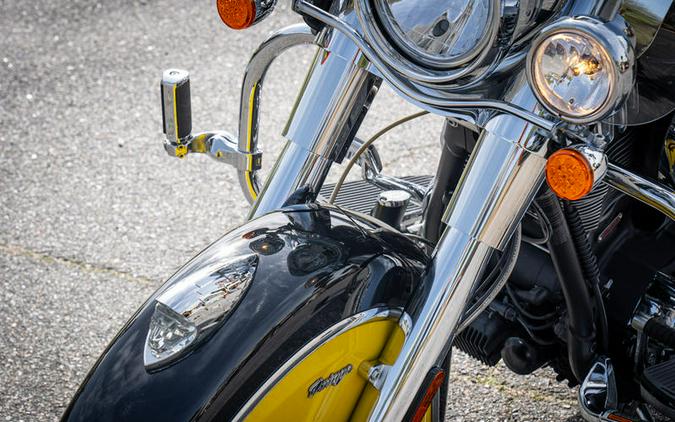 2019 Indian Motorcycle® Chief® Vintage Icon Series Thunder Black/Indian Motorcycle Yellow