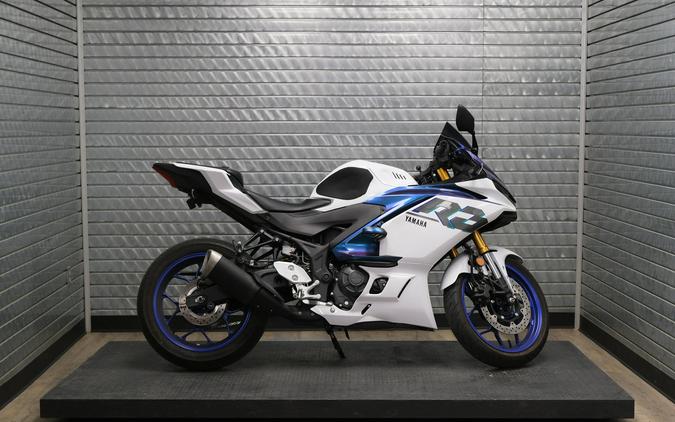 2025 YAMAHA YZF-R3