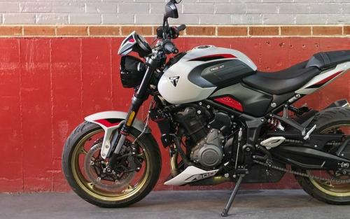2026 Triumph Trident 800 Ash Grey