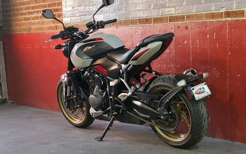 2026 Triumph Trident 800 Ash Grey