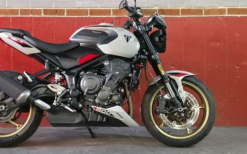 2026 Triumph Trident 800 Ash Grey