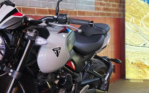 2026 Triumph Trident 800 Ash Grey