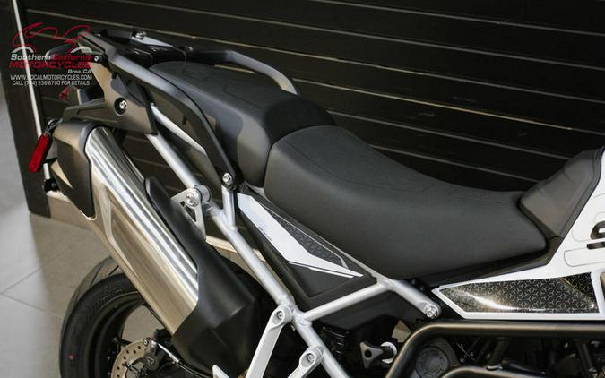 2024 Triumph Tiger 900 GT Snowdonia White / Sapphire Black