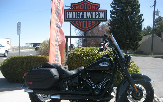 2024 Harley-Davidson Heritage Classic Vivid Black - Black Finish