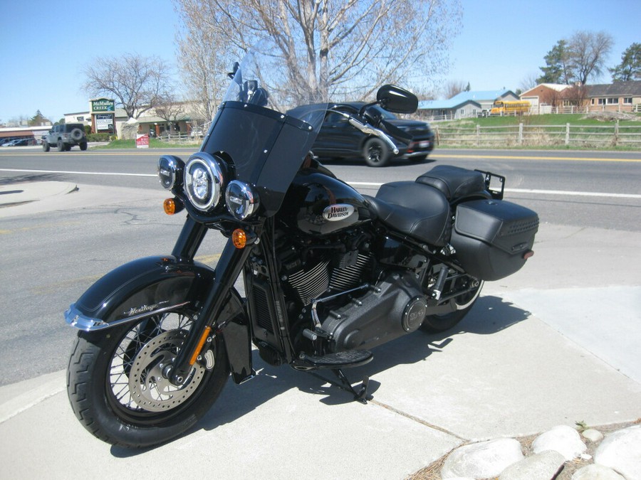 2024 Harley-Davidson Heritage Classic Vivid Black - Black Finish