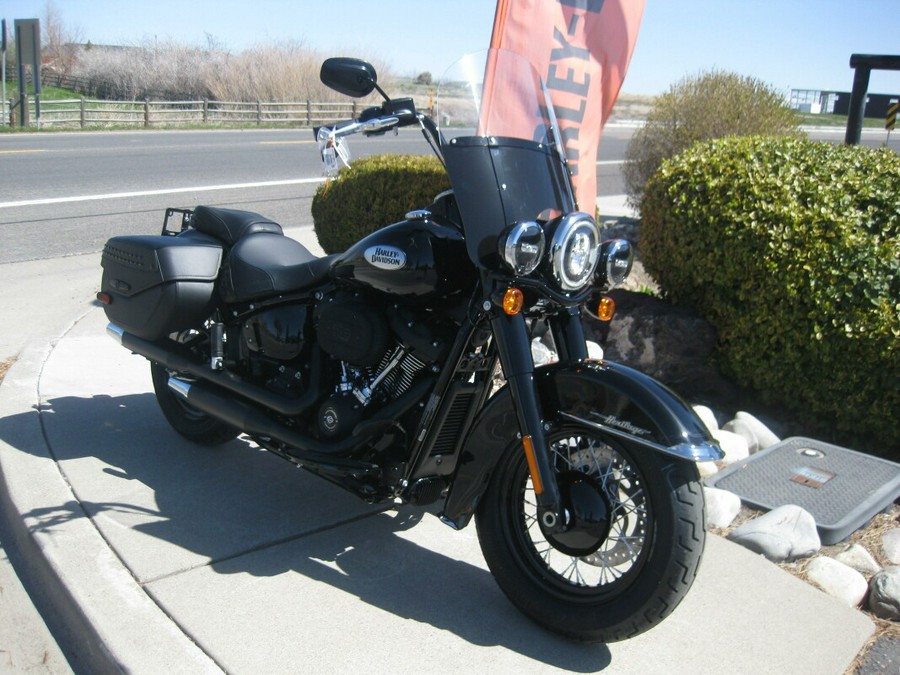 2024 Harley-Davidson Heritage Classic Vivid Black - Black Finish