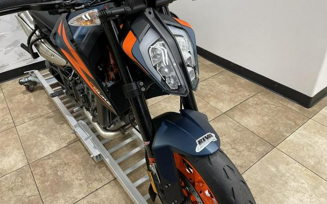 2022 KTM 890 Duke R